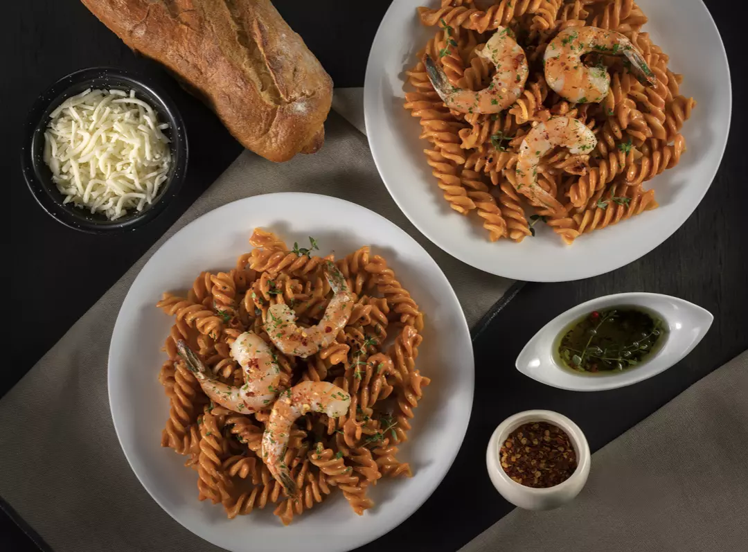 Receta de pasta de fusilli picante con camarones