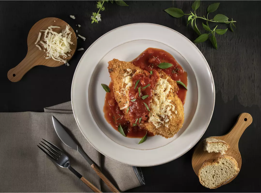 Receta de pechugas empanizadas en salsa de tomate al horno