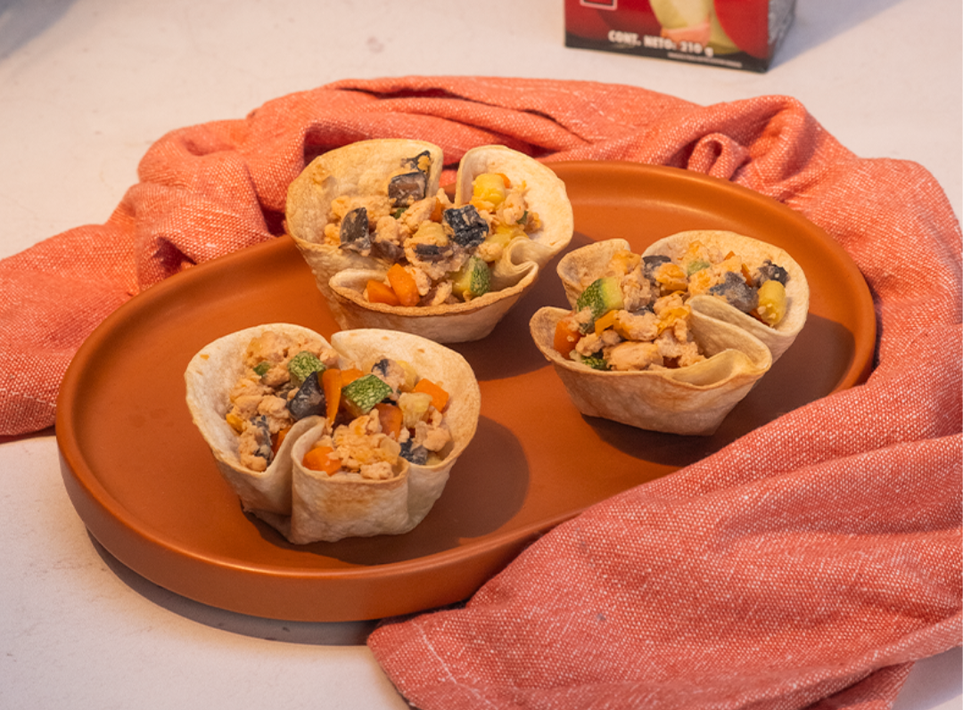 cazuelitas de huevo con puré de tomates molidos
