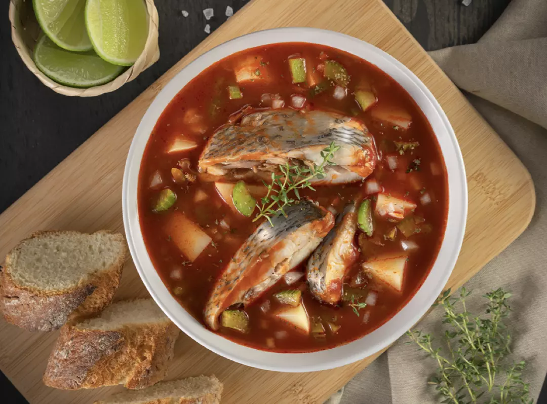 Receta para caldo de pescado rojo con tomates molidos